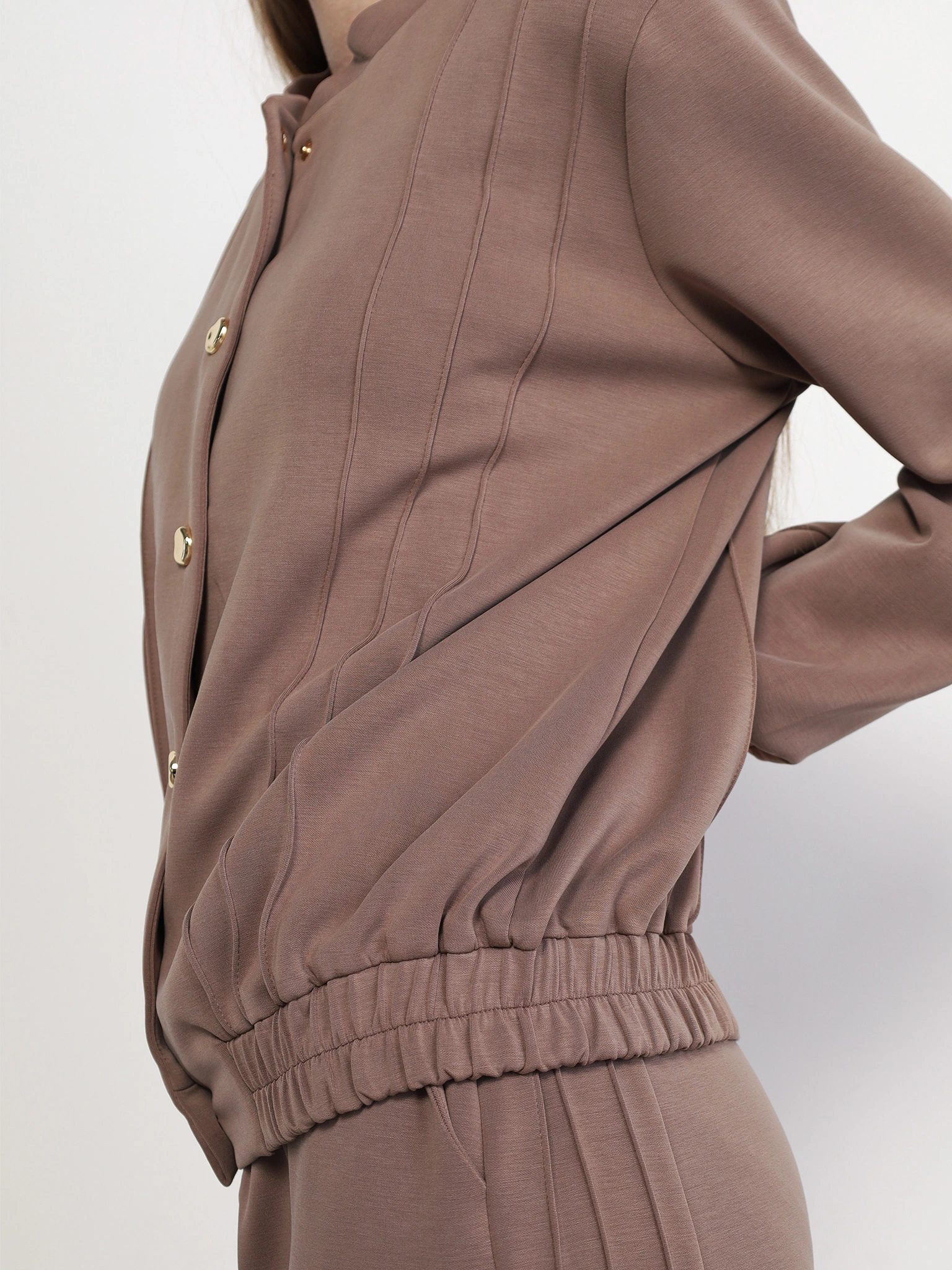 Жакет трикотажный бежевого цвета прямого кроя